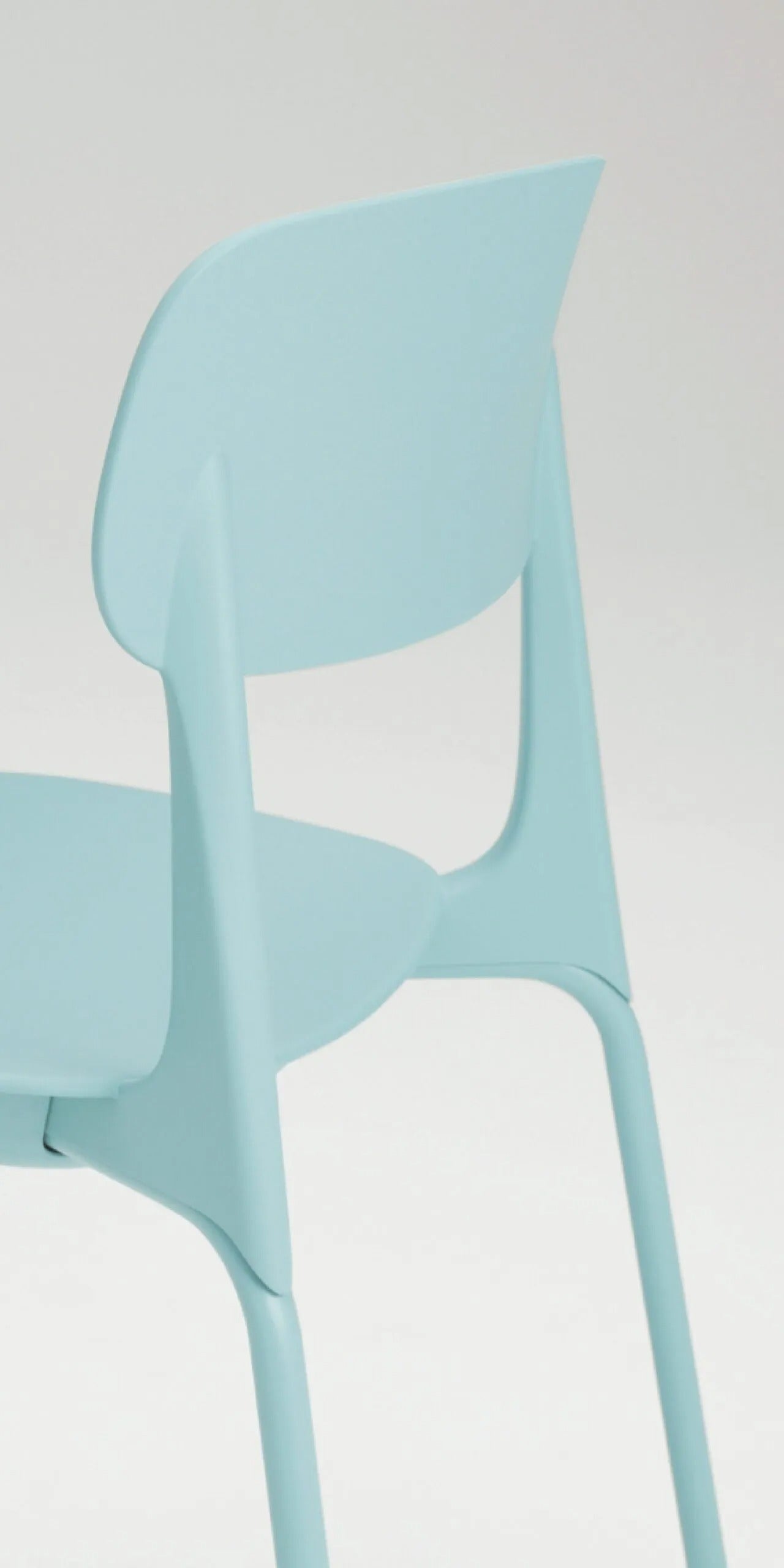 Essenziale    La forma più snella svolge la funzione più essenziale.