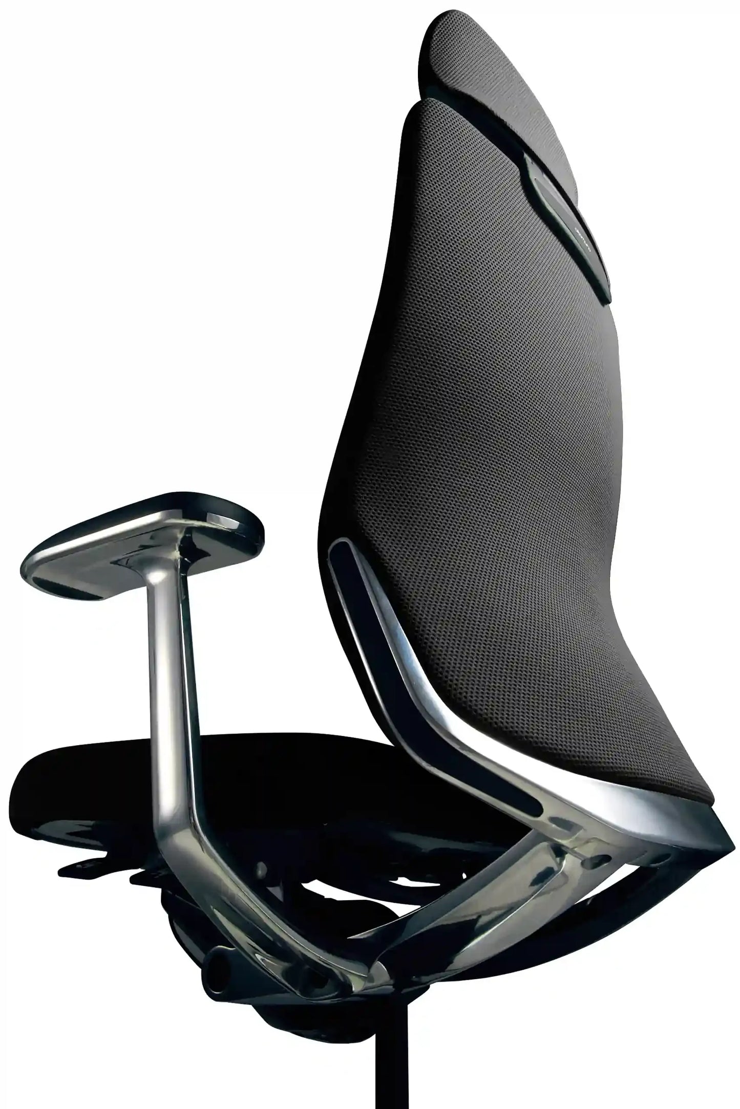 Sospeso   si sedette e fece un respiro profondo