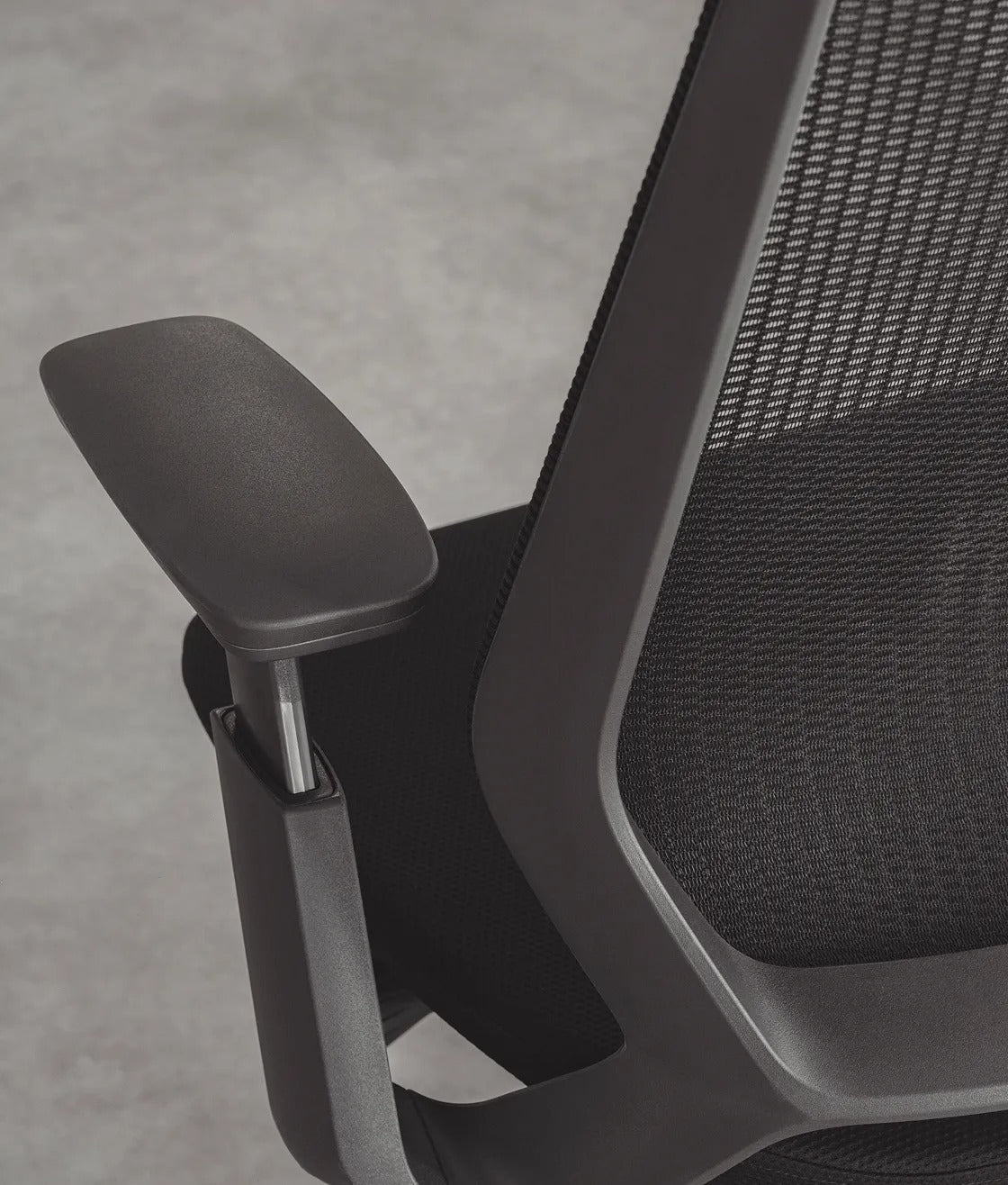 Respira redefines the infinite possibilities of sitting through technology.